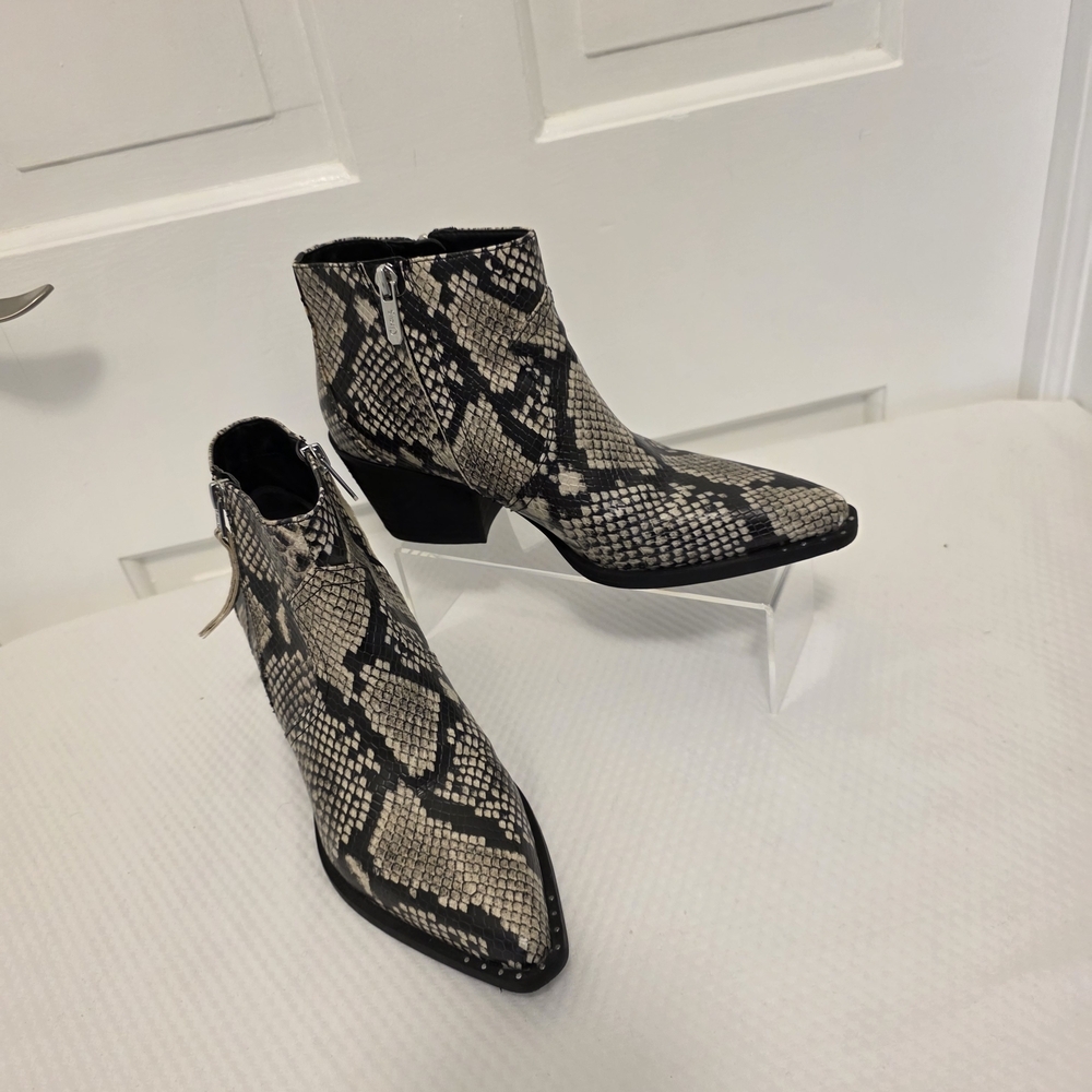 Circus by Sam Edelman "Whistler" Black & Cream Snakeprint Booties Size 7.5 Zip
